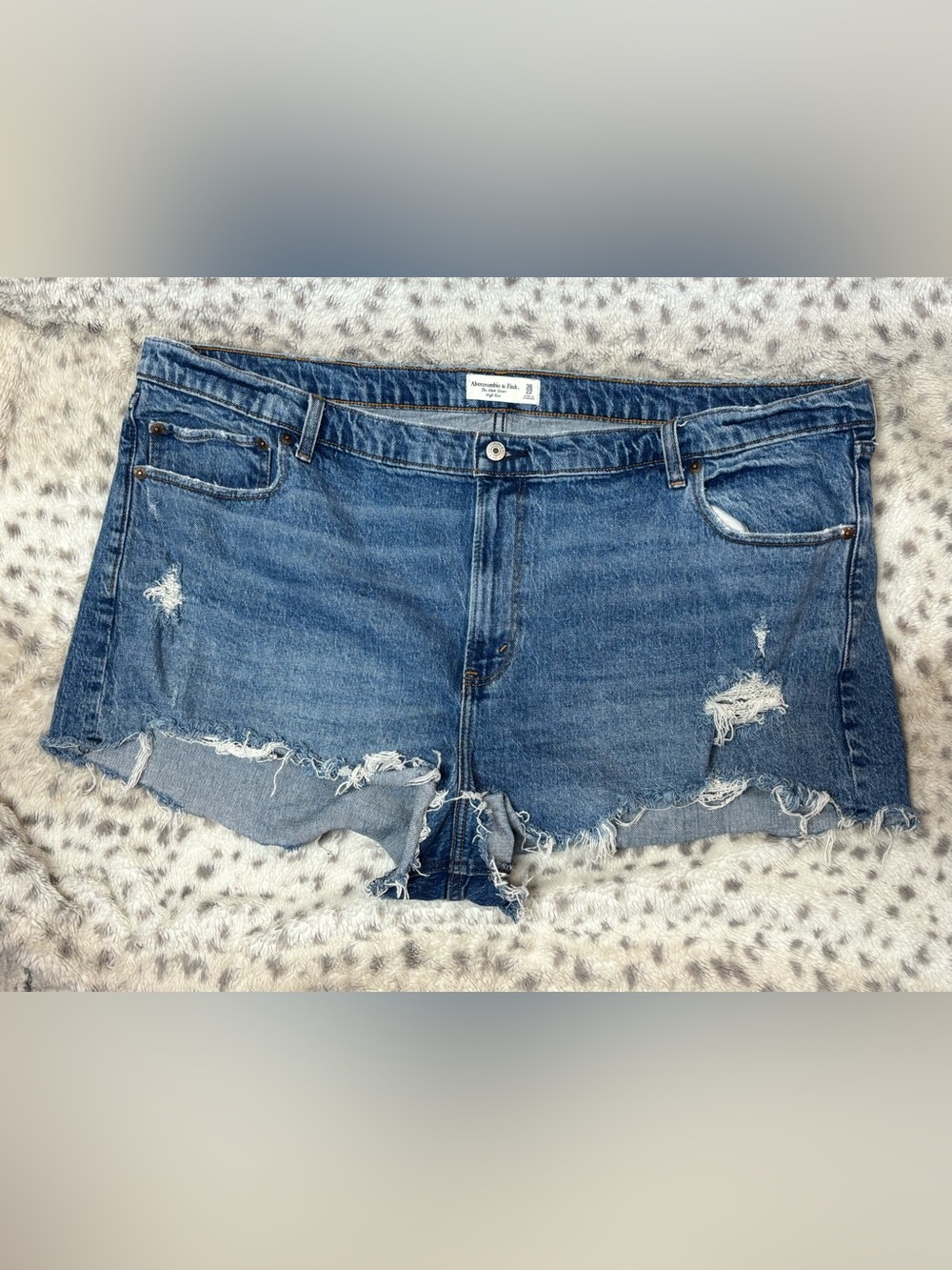 ABERCROMBIE & FITCH ‘THE MOM SHORTS’ HIGH RISE DENIM SHORTS
